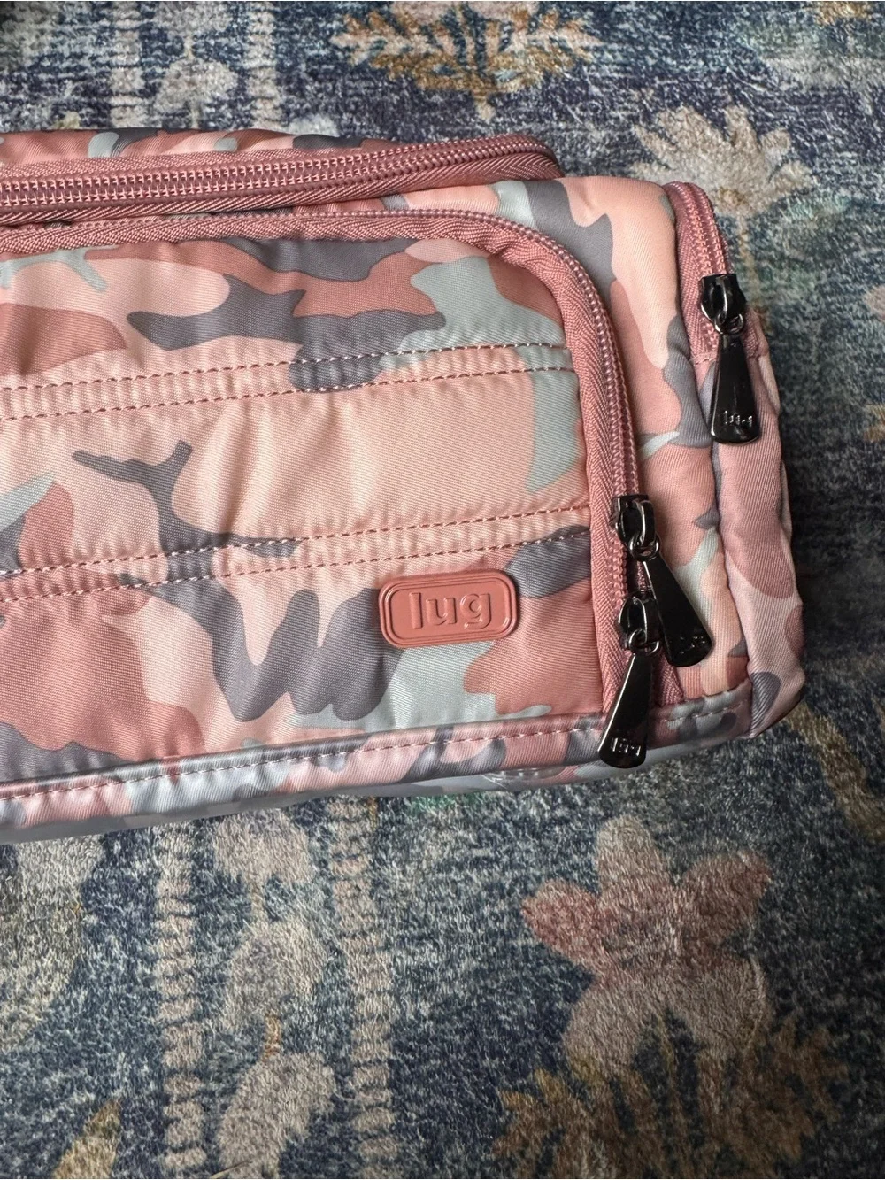 lug compact cosmetic